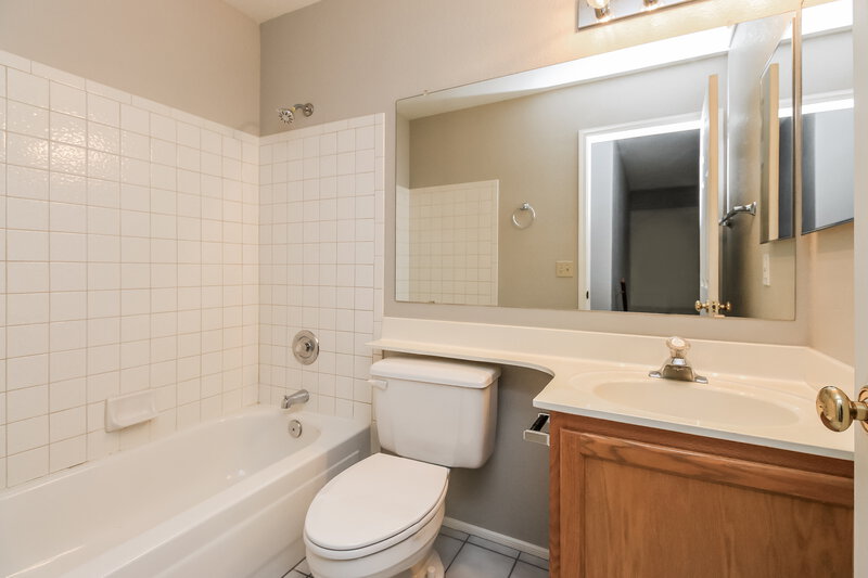 2,325/Mo, 441 S Maple 159 Mesa, AZ 85206 Bathroom View