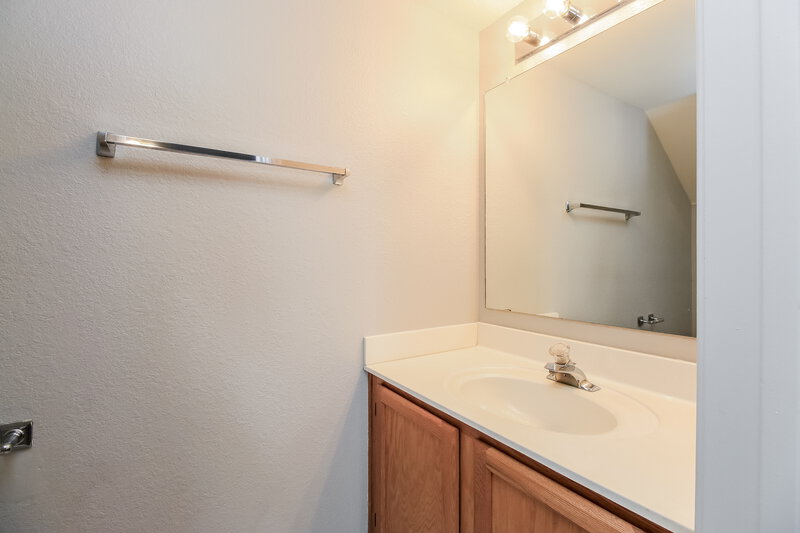 2,325/Mo, 441 S Maple 159 Mesa, AZ 85206 Bathroom View 2