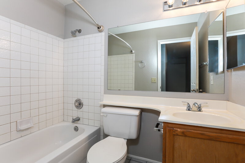 2,015/Mo, 441 S Maple 159 Mesa, AZ 85206 Bathroom View