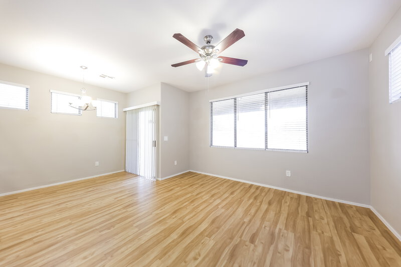 2,300/Mo, 21808 N 40th Pl Phoenix, AZ 85050 Living Room View