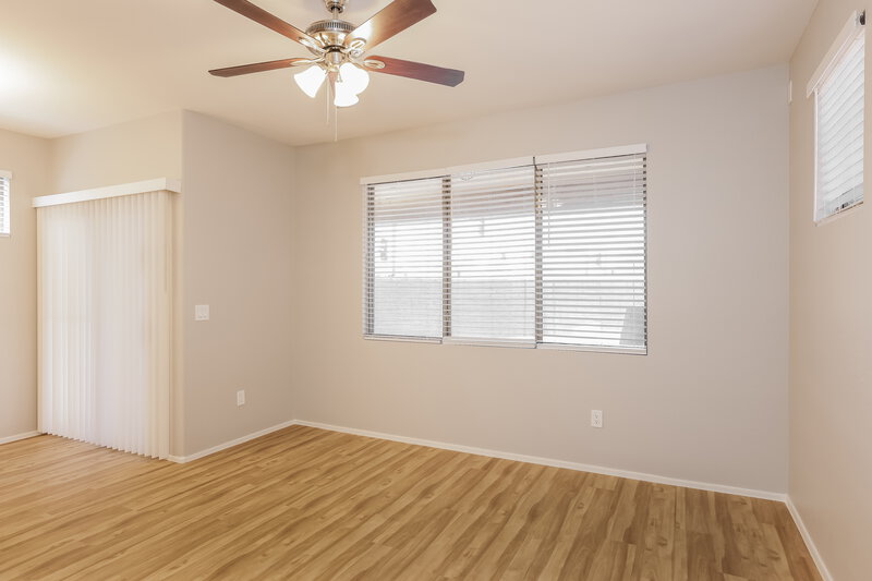 2,580/Mo, 21808 N 40th Pl Phoenix, AZ 85050 Living Room View 2