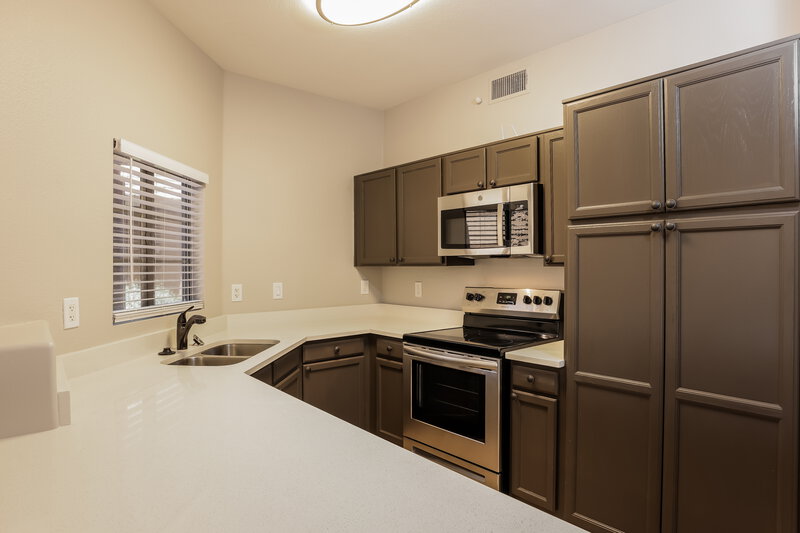 2,580/Mo, 21808 N 40th Pl Phoenix, AZ 85050 Kitchen View