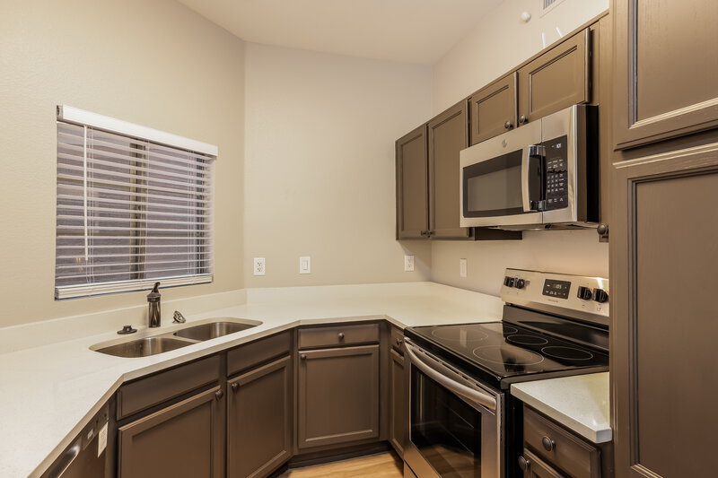 2,580/Mo, 21808 N 40th Pl Phoenix, AZ 85050 Kitchen View 2