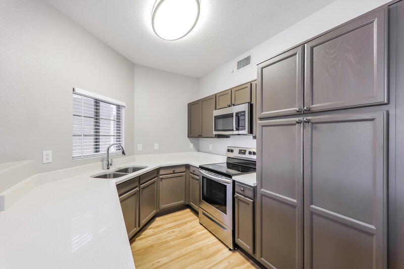 2,300/Mo, 21808 N 40th Pl Phoenix, AZ 85050 Kitchen View
