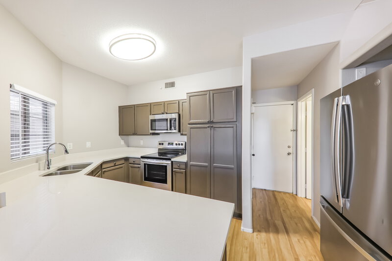 2,300/Mo, 21808 N 40th Pl Phoenix, AZ 85050 Kitchen View 2