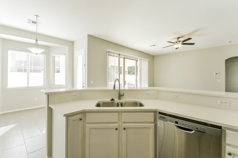 2,525/Mo, 6805 W Lariat Ln Peoria, AZ 85383 Kitchen View
