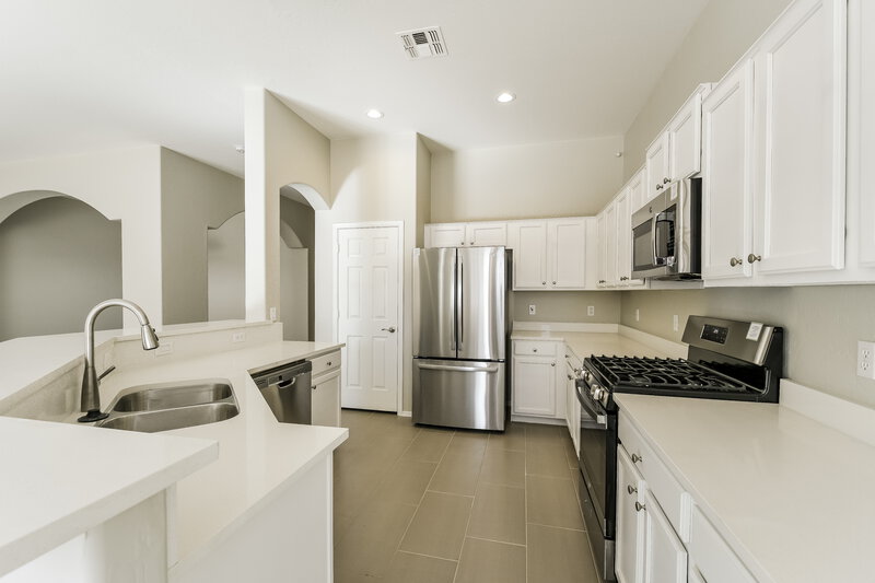 2,525/Mo, 6805 W Lariat Ln Peoria, AZ 85383 Kitchen View 2