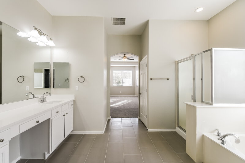 2,525/Mo, 6805 W Lariat Ln Peoria, AZ 85383 Main Bathroom View