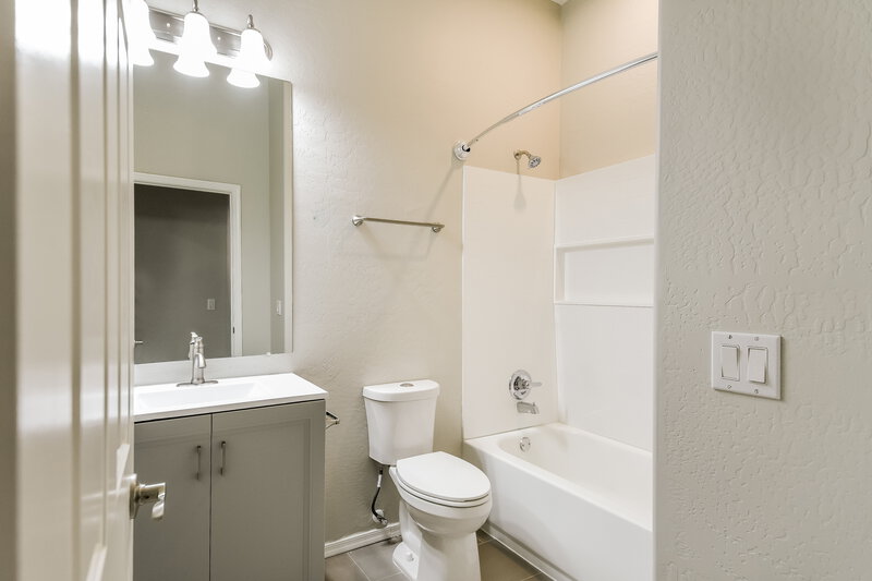 2,525/Mo, 6805 W Lariat Ln Peoria, AZ 85383 Bathroom View