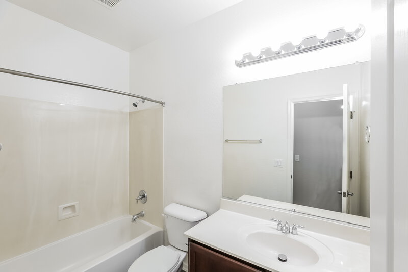 2,100/Mo, 6806 W Evergreen Terrace Peoria, AZ 85383 Bathroom View