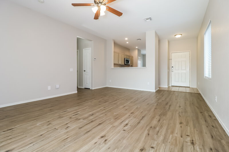 1,750/Mo, 11617 W Hill Dr Avondale, AZ 85323 Living Room View 2