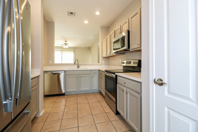 1,750/Mo, 11617 W Hill Dr Avondale, AZ 85323 Kitchen View 2