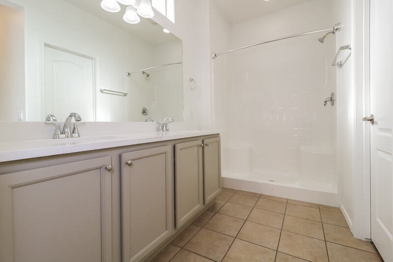 1,750/Mo, 11617 W Hill Dr Avondale, AZ 85323 Main Bathroom View