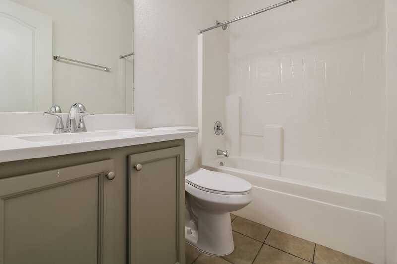 1,750/Mo, 11617 W Hill Dr Avondale, AZ 85323 Bathroom View