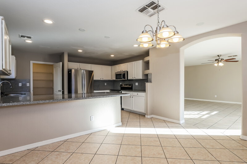 2,500/Mo, 3251 W Jessica Ln Phoenix, AZ 85041 Dining Room View