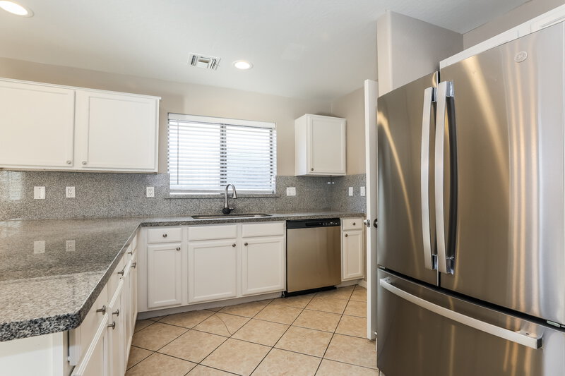 2,500/Mo, 3251 W Jessica Ln Phoenix, AZ 85041 Kitchen View