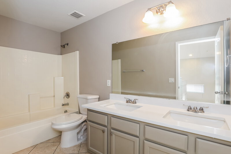 2,500/Mo, 3251 W Jessica Ln Phoenix, AZ 85041 Bathroom View