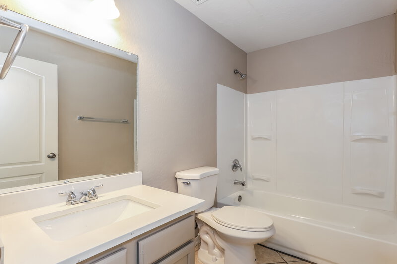 2,500/Mo, 3251 W Jessica Ln Phoenix, AZ 85041 Bathroom View 2