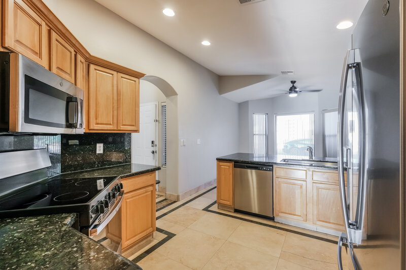 2,430/Mo, 17811 N 41St Pl Phoenix, AZ 85032 Kitchen View 4