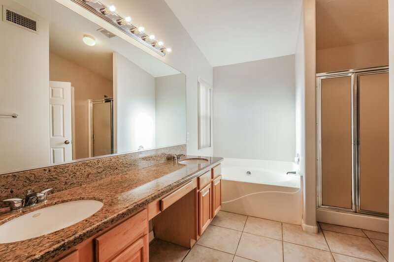 2,430/Mo, 17811 N 41St Pl Phoenix, AZ 85032 Main Bathroom View