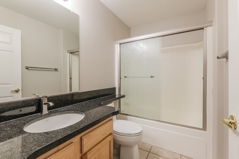 2,430/Mo, 17811 N 41St Pl Phoenix, AZ 85032 Bathroom View