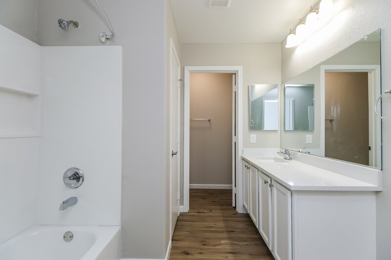 2,120/Mo, 1198 E Dust Devil DR San Tan Valley, AZ 85143 Main Bathroom View