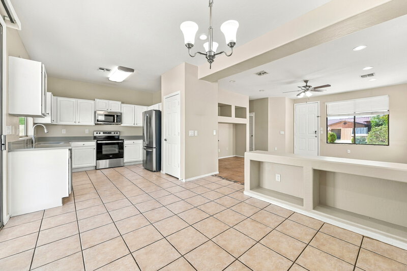 2,100/Mo, 17518 W Hope Dr Goodyear, AZ 85338 Dining Room View 3