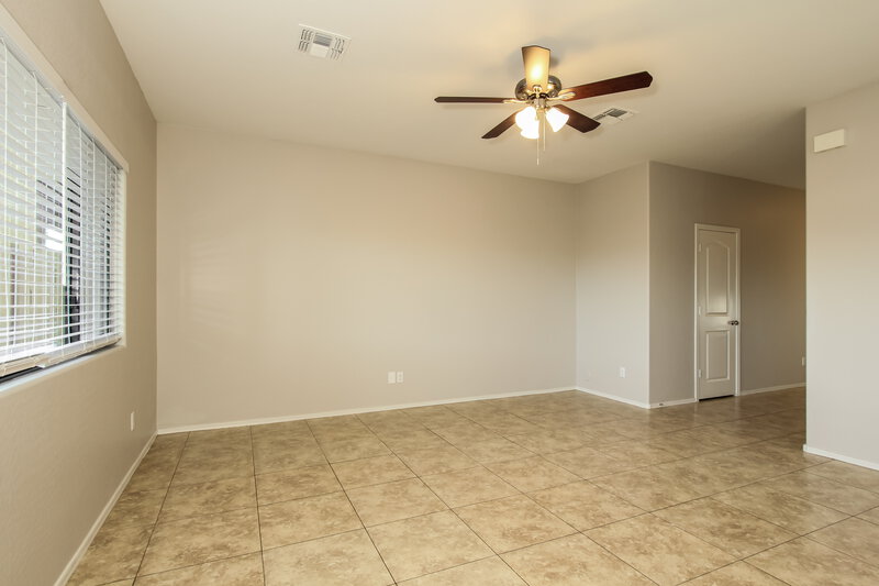 2,530/Mo, 4855 S 4th Ave Phoenix, AZ 85041 Living Room View