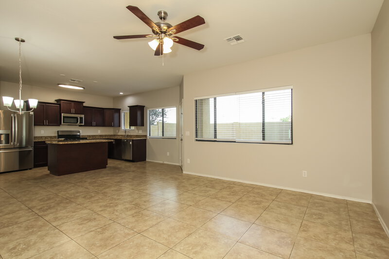 2,530/Mo, 4855 S 4th Ave Phoenix, AZ 85041 Living Room View 2
