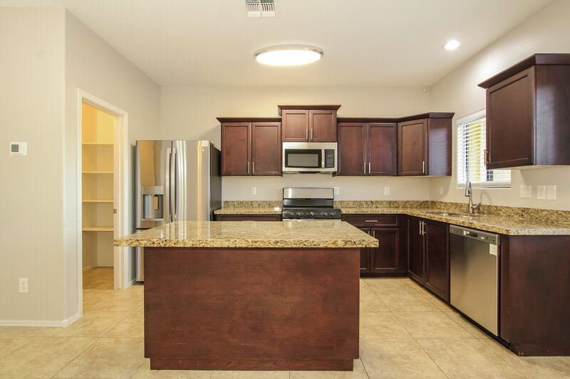 2,530/Mo, 4855 S 4th Ave Phoenix, AZ 85041 Kitchen View