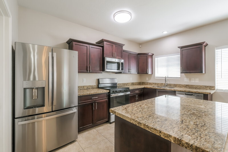 2,060/Mo, 4855 S 4th Ave Phoenix, AZ 85041 Kitchen View 2