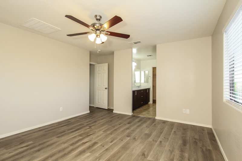 2,530/Mo, 4855 S 4th Ave Phoenix, AZ 85041 Main Bedroom View 2