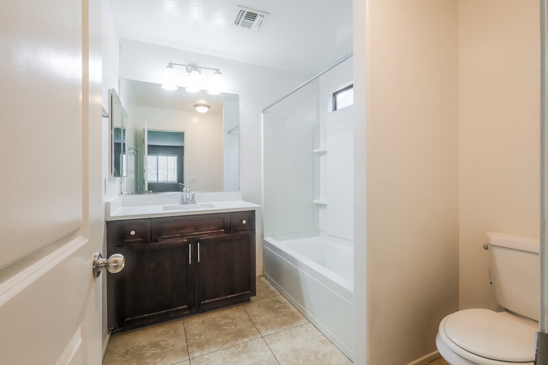 2,060/Mo, 4855 S 4th Ave Phoenix, AZ 85041 Bathroom View