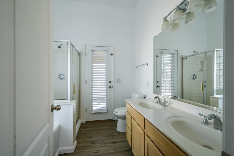 2,465/Mo, 9528 W Clara Ln Peoria, AZ 85382 Main Bathroom View