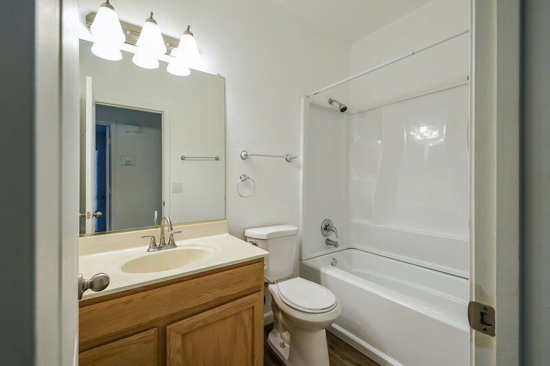 2,465/Mo, 9528 W Clara Ln Peoria, AZ 85382 Bathroom View