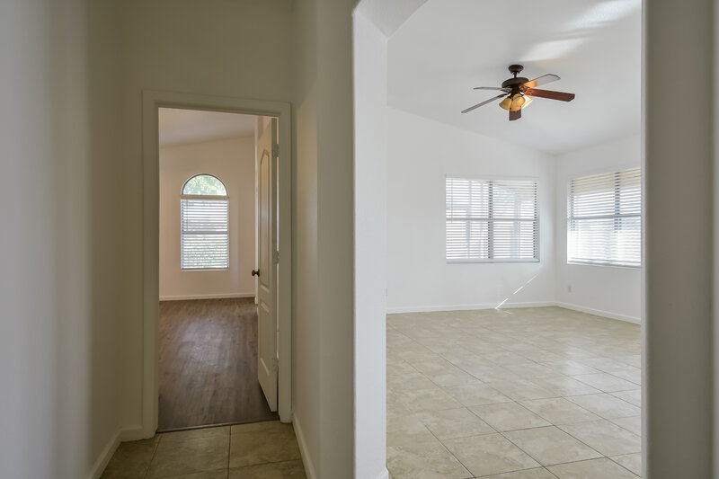 2,465/Mo, 9528 W Clara Ln Peoria, AZ 85382 Hallway View
