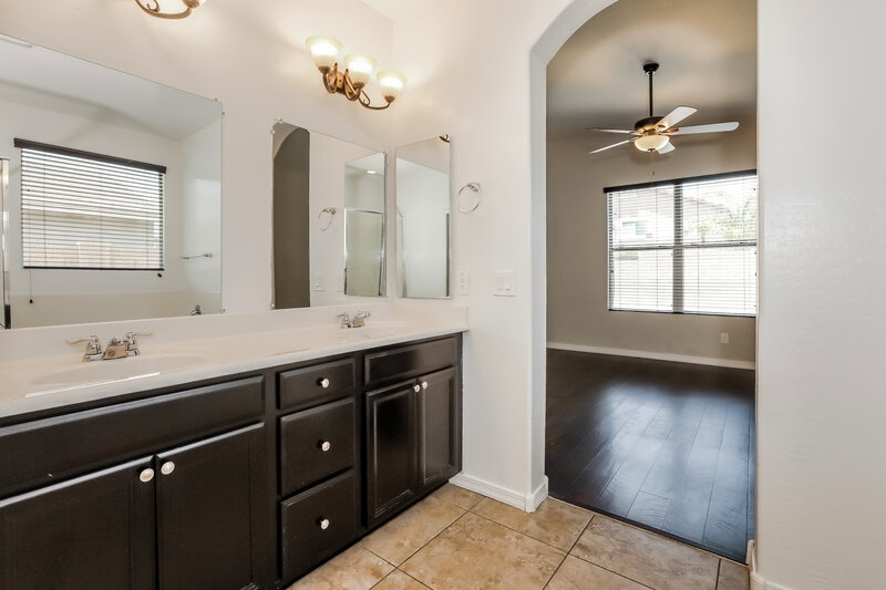 2,790/Mo, 22258 E Cherrywood CT Queen Creek, AZ 85142 Main Bathroom View 2