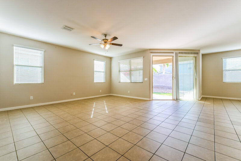 2,200/Mo, 4235 W Dayflower Dr San Tan Valley, AZ 85144 Living Room View