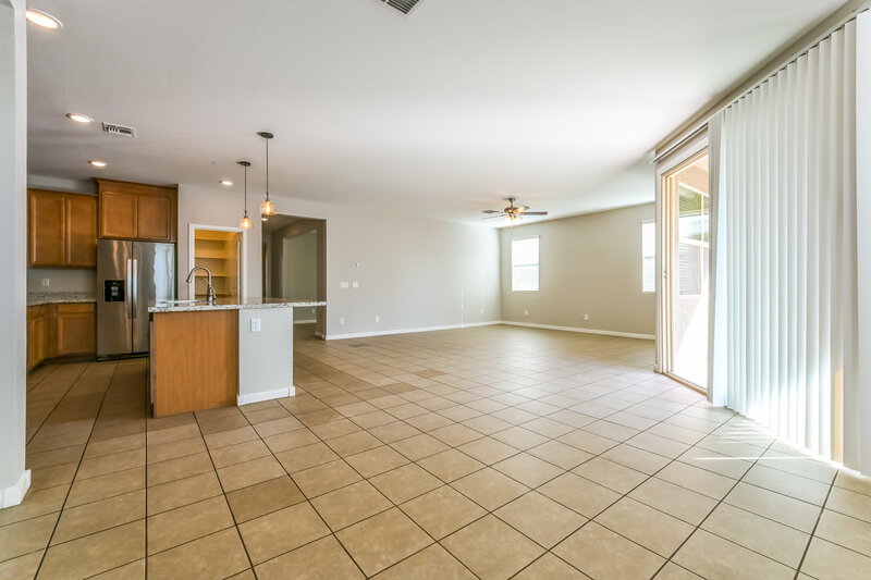 2,200/Mo, 4235 W Dayflower Dr San Tan Valley, AZ 85144 Dining Room View