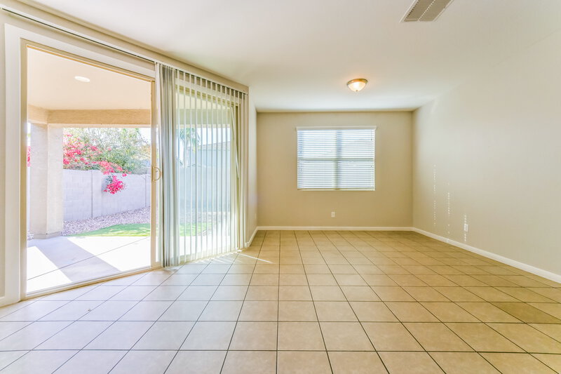 2,200/Mo, 4235 W Dayflower Dr San Tan Valley, AZ 85144 Dining Room View 2