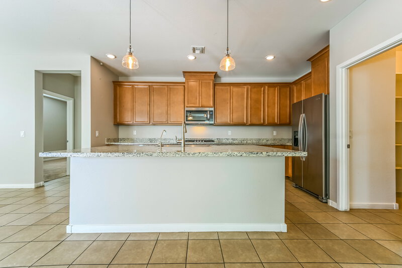 2,200/Mo, 4235 W Dayflower Dr San Tan Valley, AZ 85144 Kitchen View