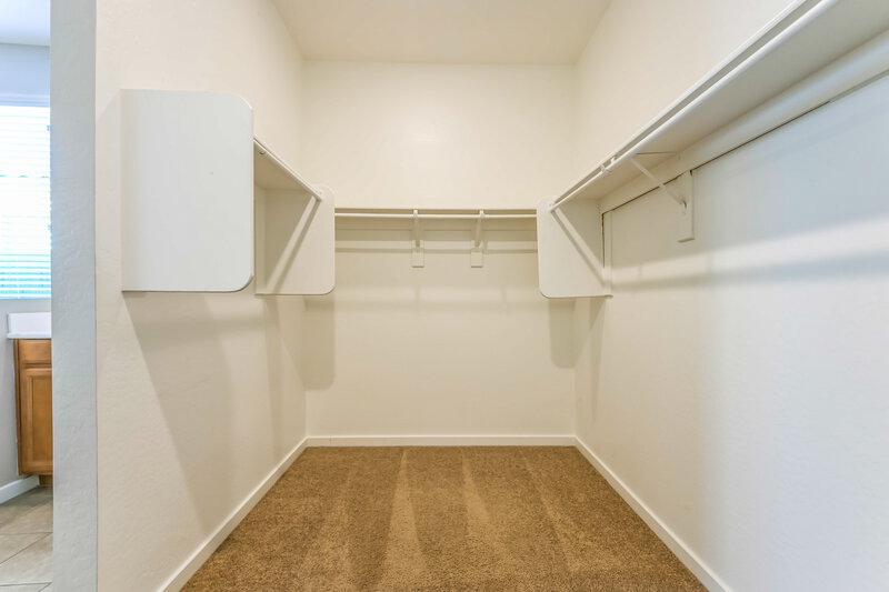 2,200/Mo, 4235 W Dayflower Dr San Tan Valley, AZ 85144 Walk In Closet View