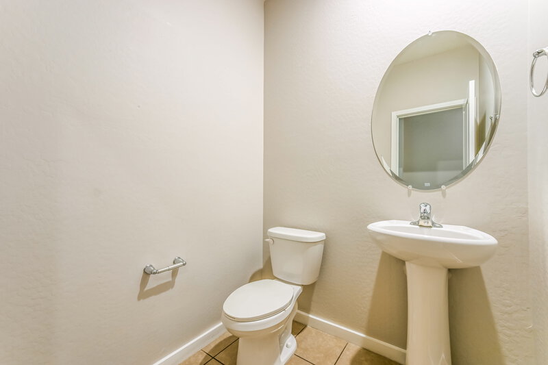 2,200/Mo, 4235 W Dayflower Dr San Tan Valley, AZ 85144 Bathroom View 2