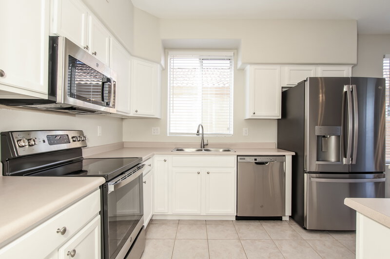 2,440/Mo, 3142 E Kristal Way Phoenix, AZ 85050 Kitchen View