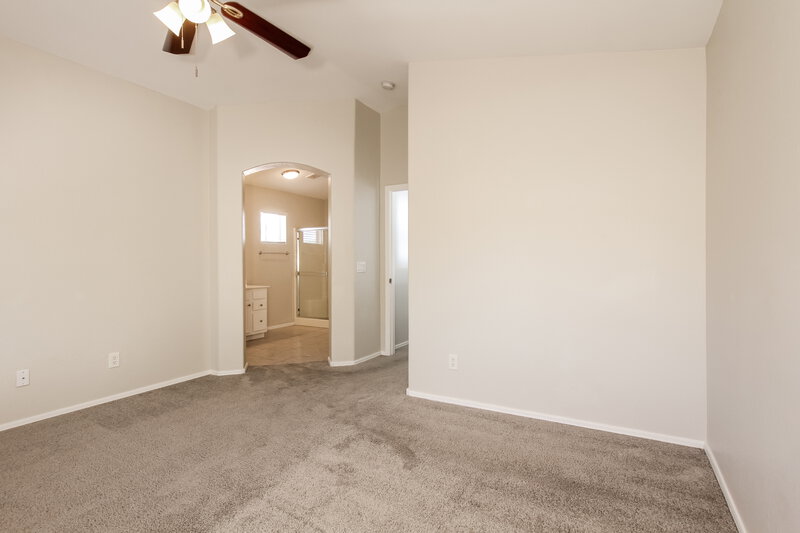 2,235/Mo, 3142 E Kristal Way Phoenix, AZ 85050 Main Bedroom View 2