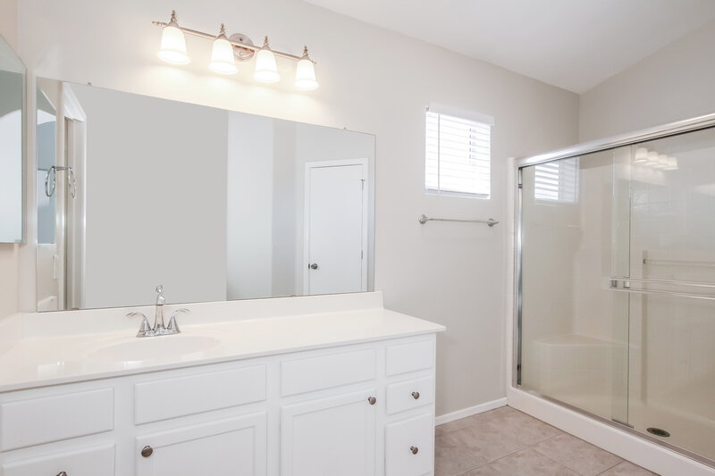 2,440/Mo, 3142 E Kristal Way Phoenix, AZ 85050 Primary Bathroom View