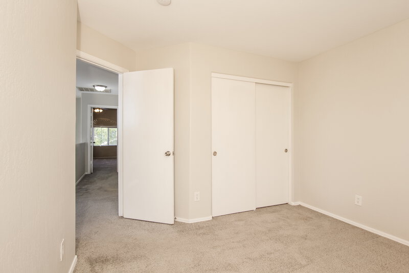 2,235/Mo, 3142 E Kristal Way Phoenix, AZ 85050 Bedroom View 2