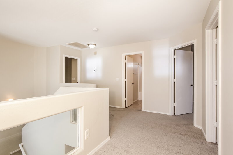 2,235/Mo, 3142 E Kristal Way Phoenix, AZ 85050 Loft View
