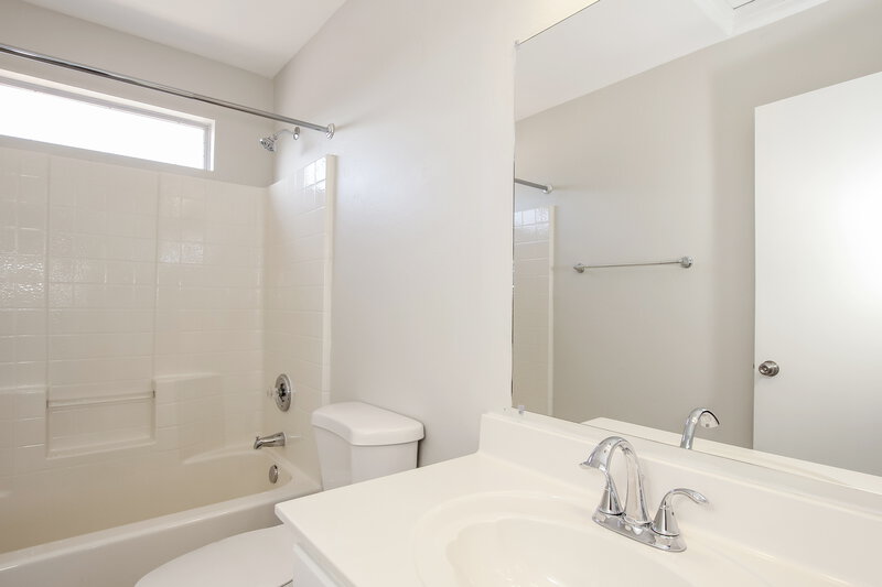 2,440/Mo, 3142 E Kristal Way Phoenix, AZ 85050 Bathroom View