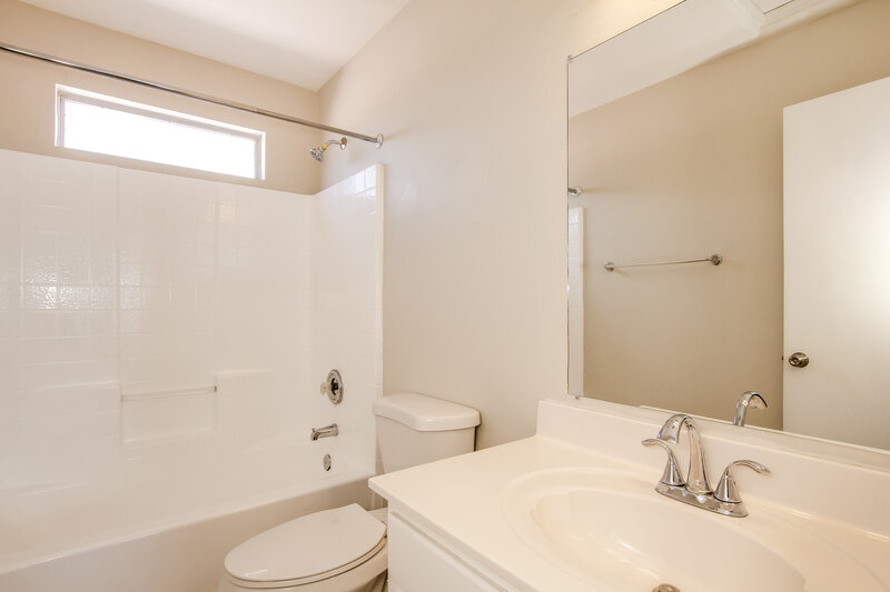 2,235/Mo, 3142 E Kristal Way Phoenix, AZ 85050 Bathroom View